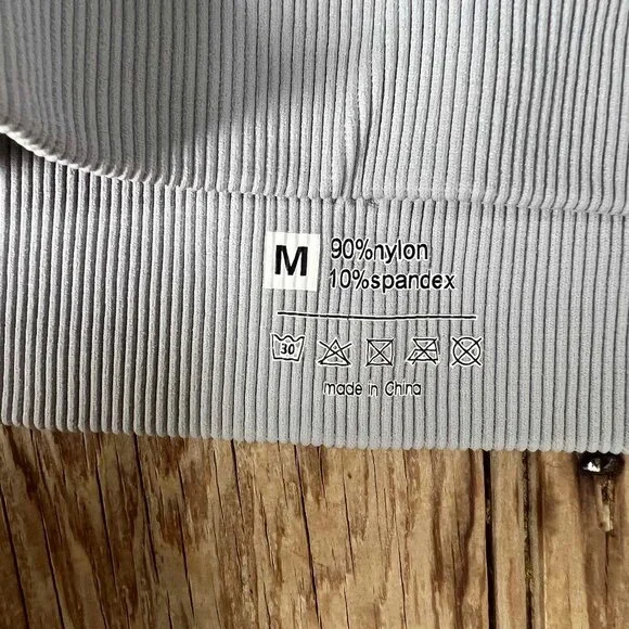 OQQ Women's Crop Top Ribbed Seamless Workout Exercise Long Sleeve Crop Medium - Picture 6 of 9